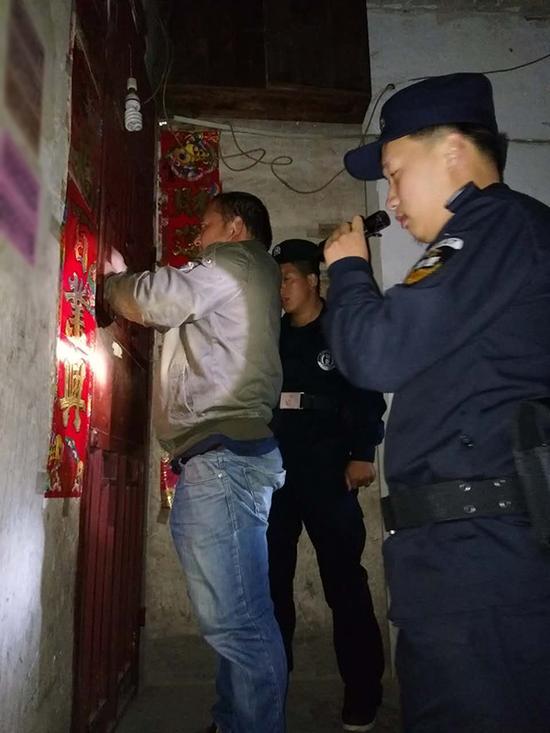 宜宾粗心妈妈误将幼女锁家中 