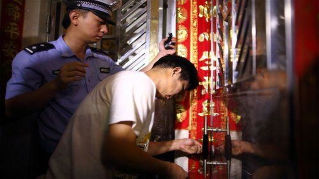 宜宾请开锁师傅开了锁后，师傅